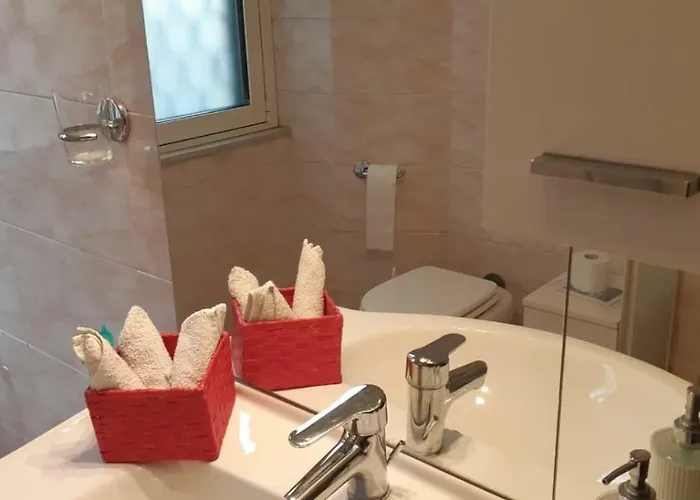 Konukevi A Casa Di Robi *